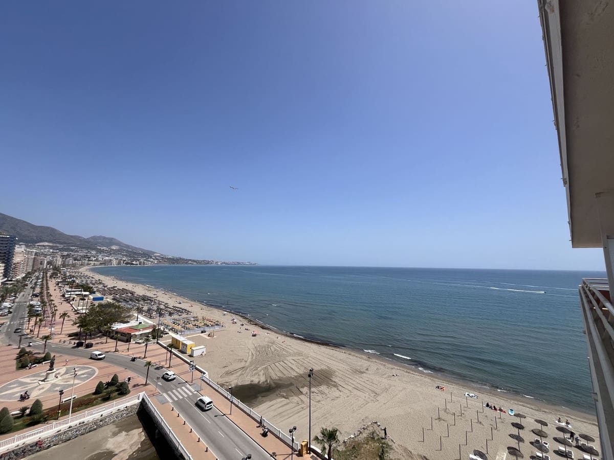 Apartamento de 2 habitaciones en Fuengirola en venta - 395.000 € (Ref: 9912716)