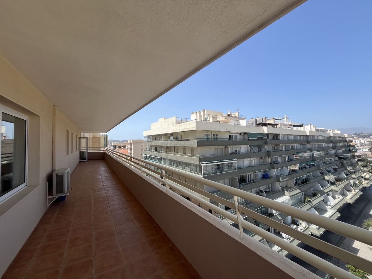 Apartamento de 2 habitaciones en Fuengirola en venta - 395.000 € (Ref: 9912716)