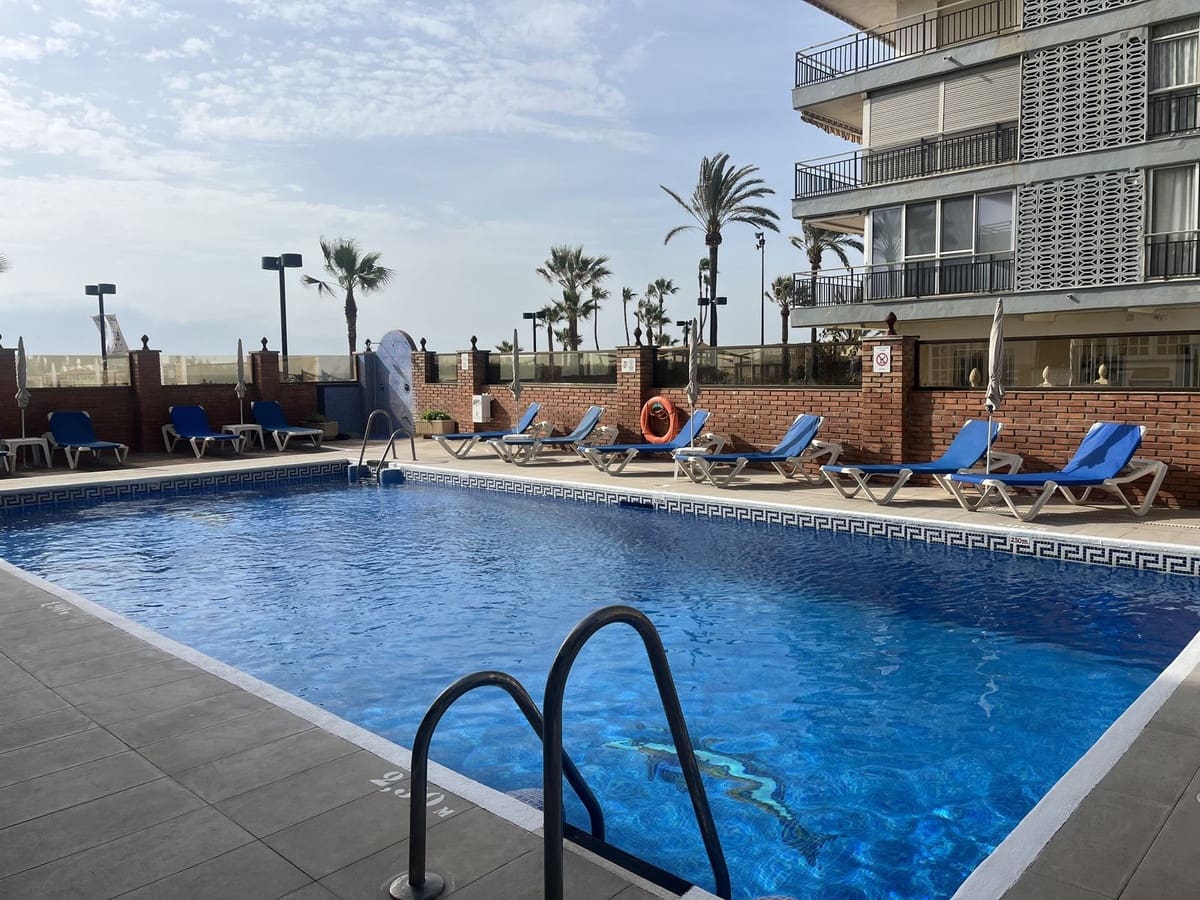 Apartamento de 2 habitaciones en Fuengirola en venta - 395.000 € (Ref: 9912716)