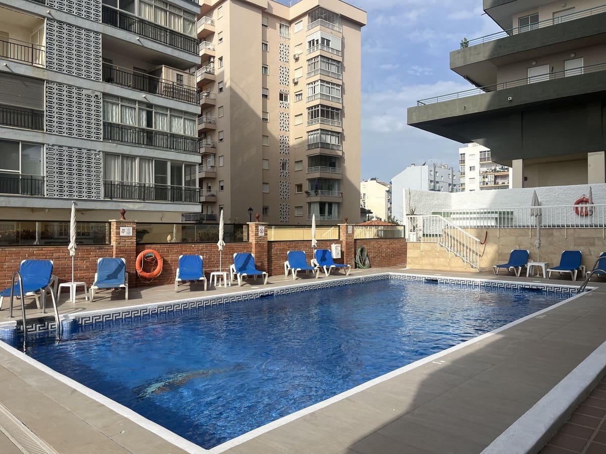 Apartamento de 2 habitaciones en Fuengirola en venta - 395.000 € (Ref: 9912716)