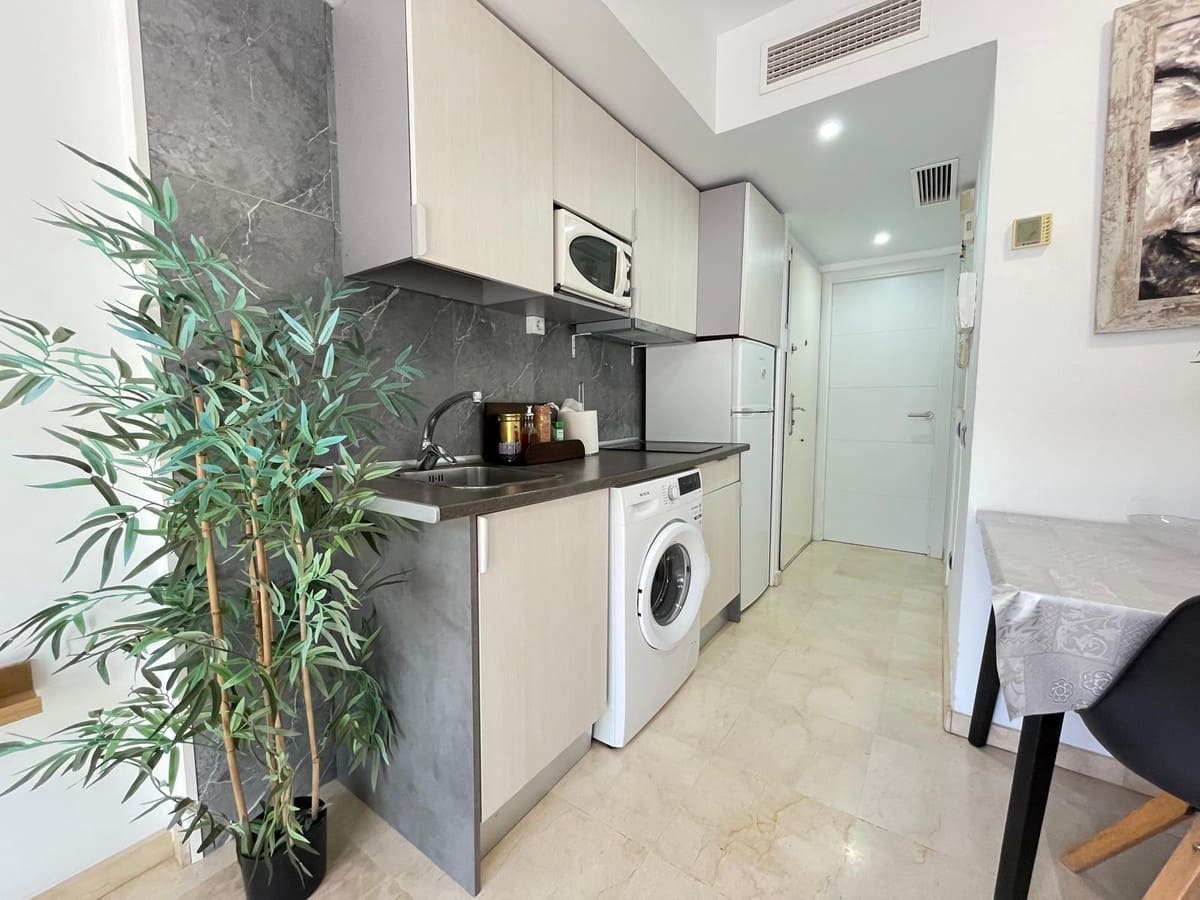 1 soverom Leilighet til salgs i Benalmadena med garasje - € 239 000 (Ref: 9949340)