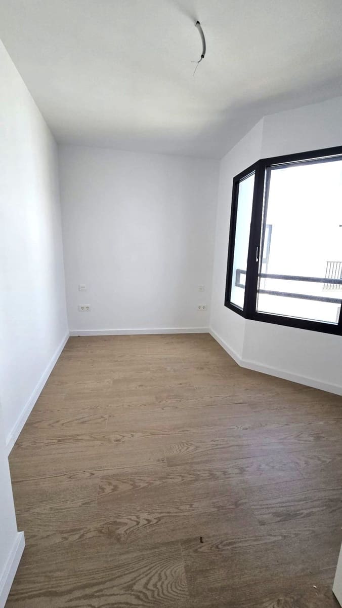 2 bedroom Apartment for sale in Fuengirola - € 263,000 (Ref: 9952063)