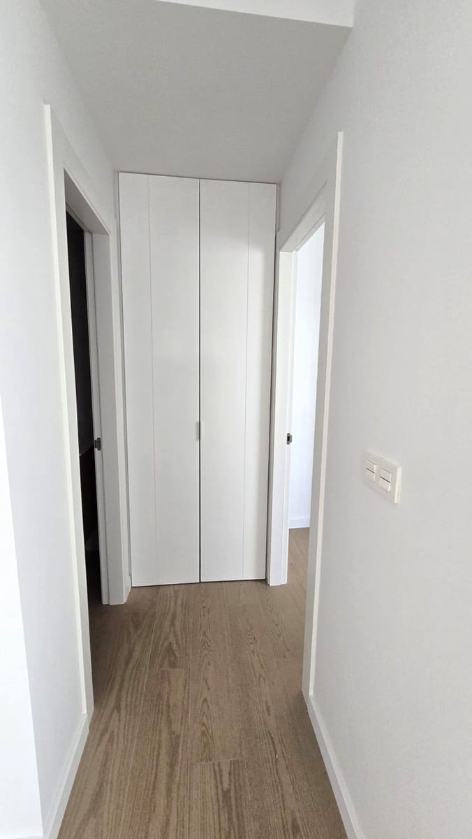 2 bedroom Apartment for sale in Fuengirola - € 263,000 (Ref: 9952063)