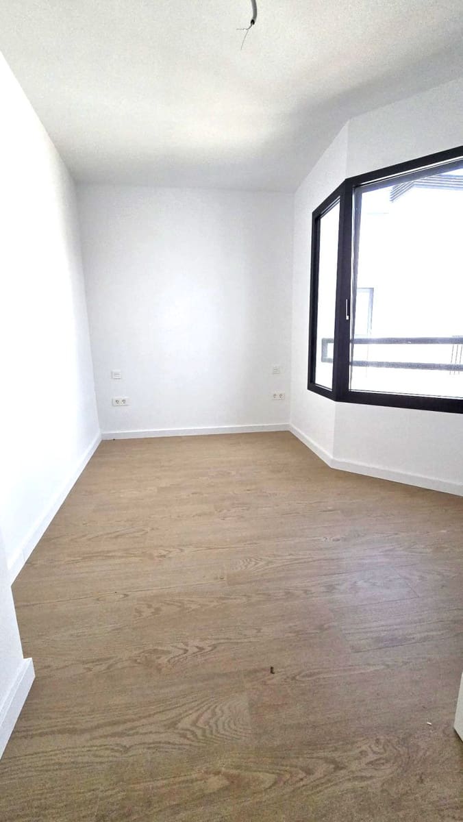 2 bedroom Apartment for sale in Fuengirola - € 263,000 (Ref: 9952063)