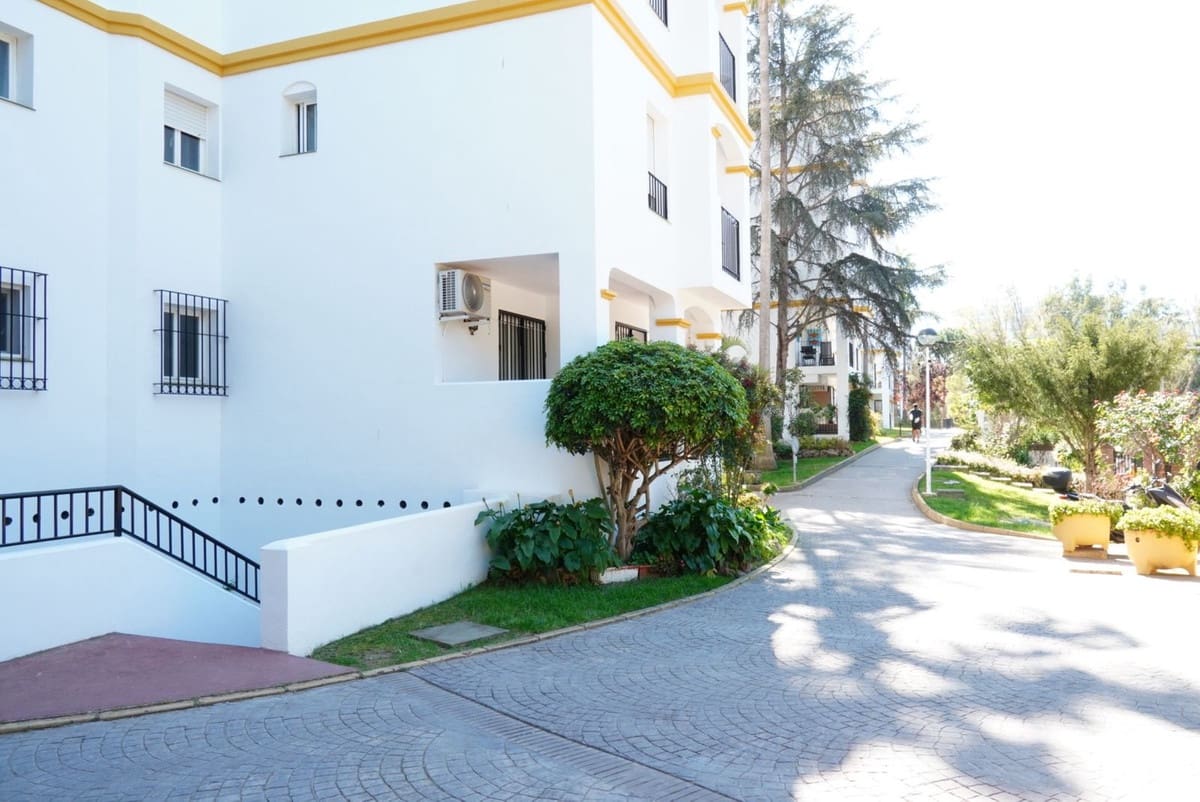 1 soveværelse Lejlighed til salg i Torrequebrada med garage - € 265.000 (Ref: 9959353)