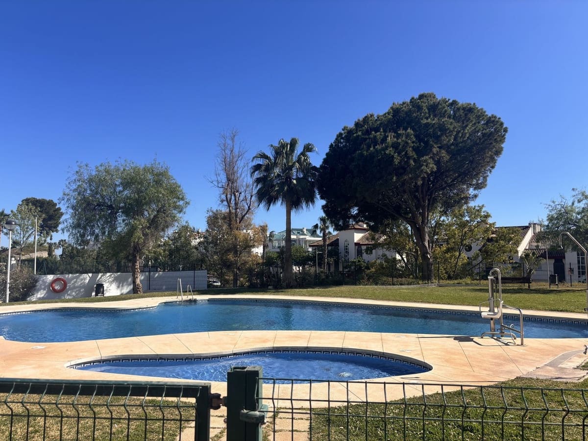 1 soveværelse Lejlighed til salg i Torrequebrada med garage - € 265.000 (Ref: 9959353)