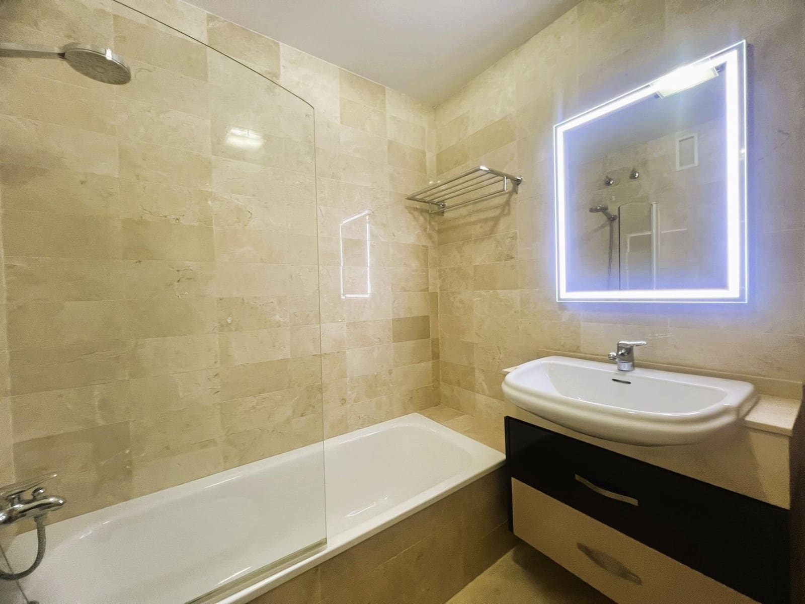 2 bedroom Apartment for sale in Las Palmas de Gran Canaria with garage - € 450,000 (Ref: 10024217)