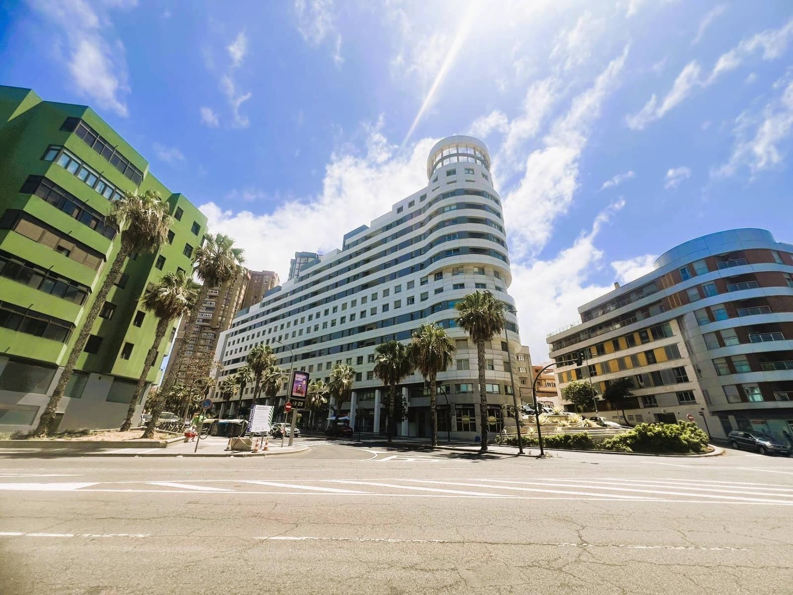 2 bedroom Apartment for sale in Las Palmas de Gran Canaria with garage - € 450,000 (Ref: 10024217)