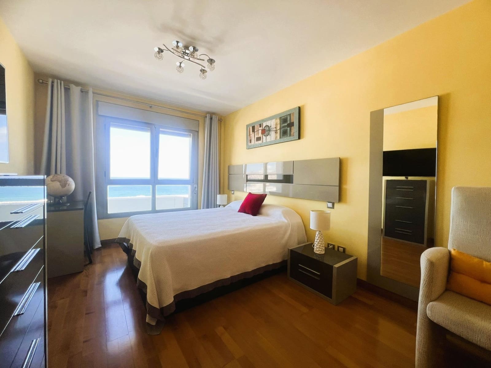 2 bedroom Apartment for sale in Las Palmas de Gran Canaria with garage - € 450,000 (Ref: 10024217)