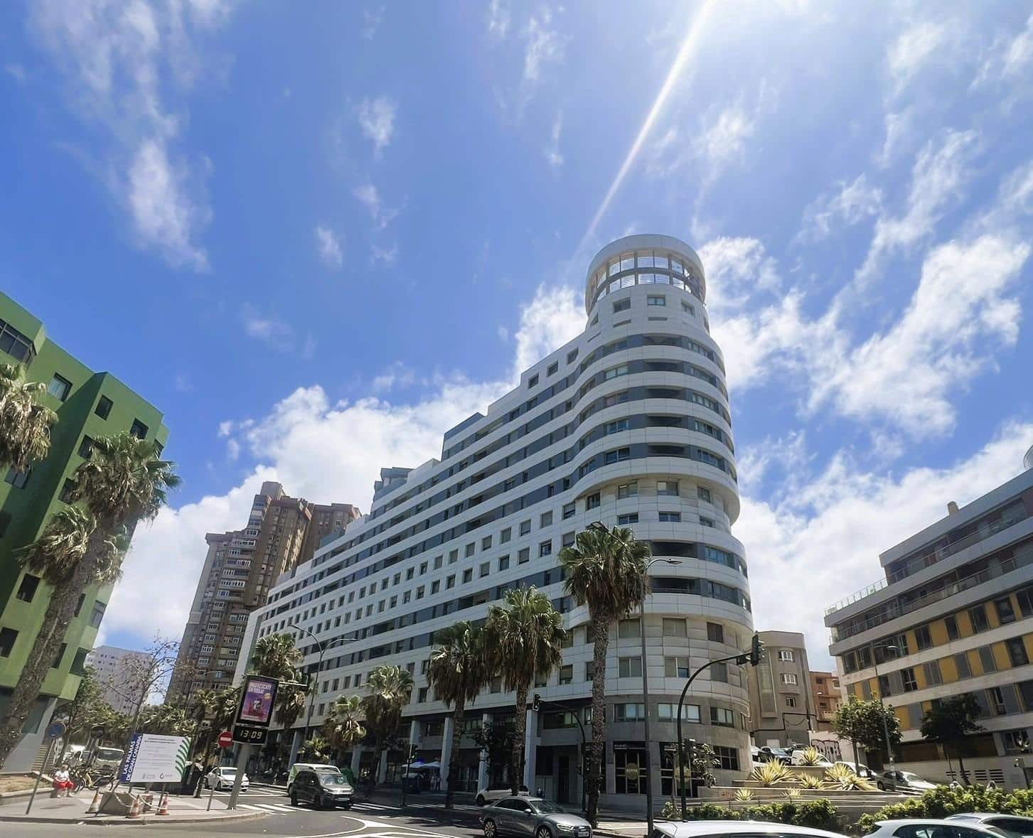 2 bedroom Apartment for sale in Las Palmas de Gran Canaria with garage - € 450,000 (Ref: 10024217)