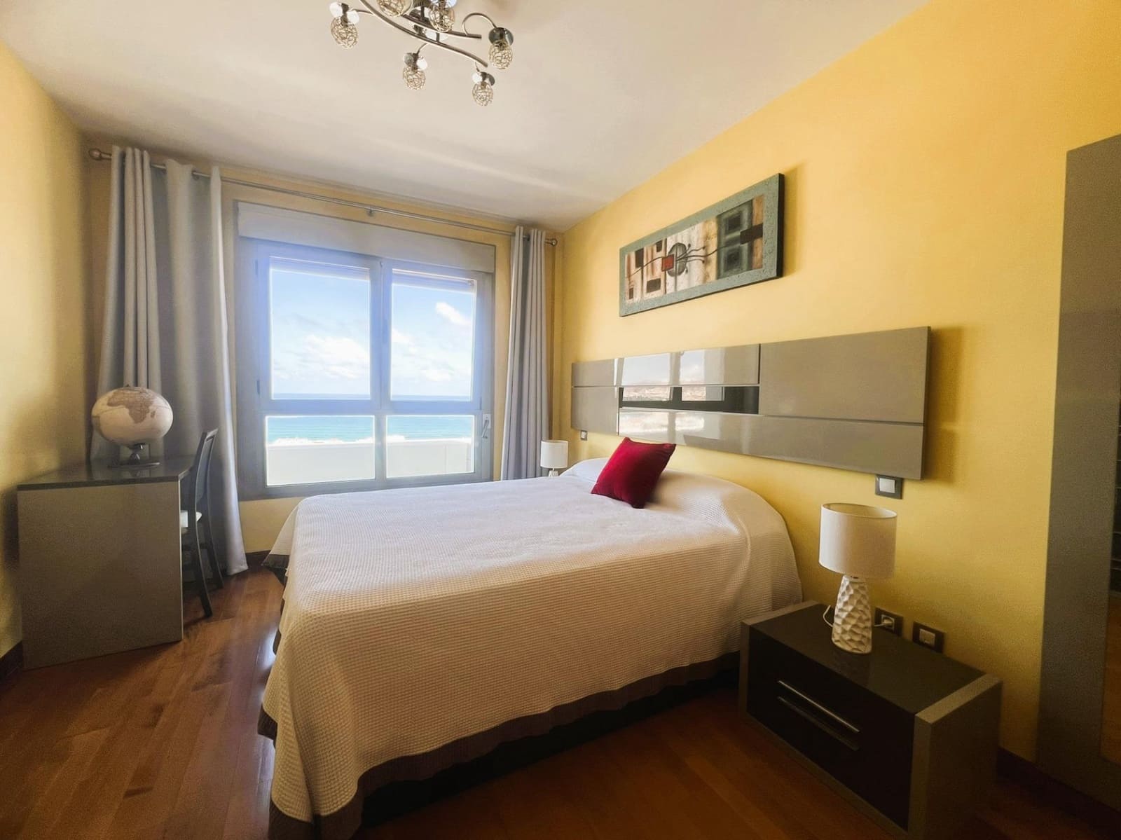 2 bedroom Apartment for sale in Las Palmas de Gran Canaria with garage - € 450,000 (Ref: 10024217)