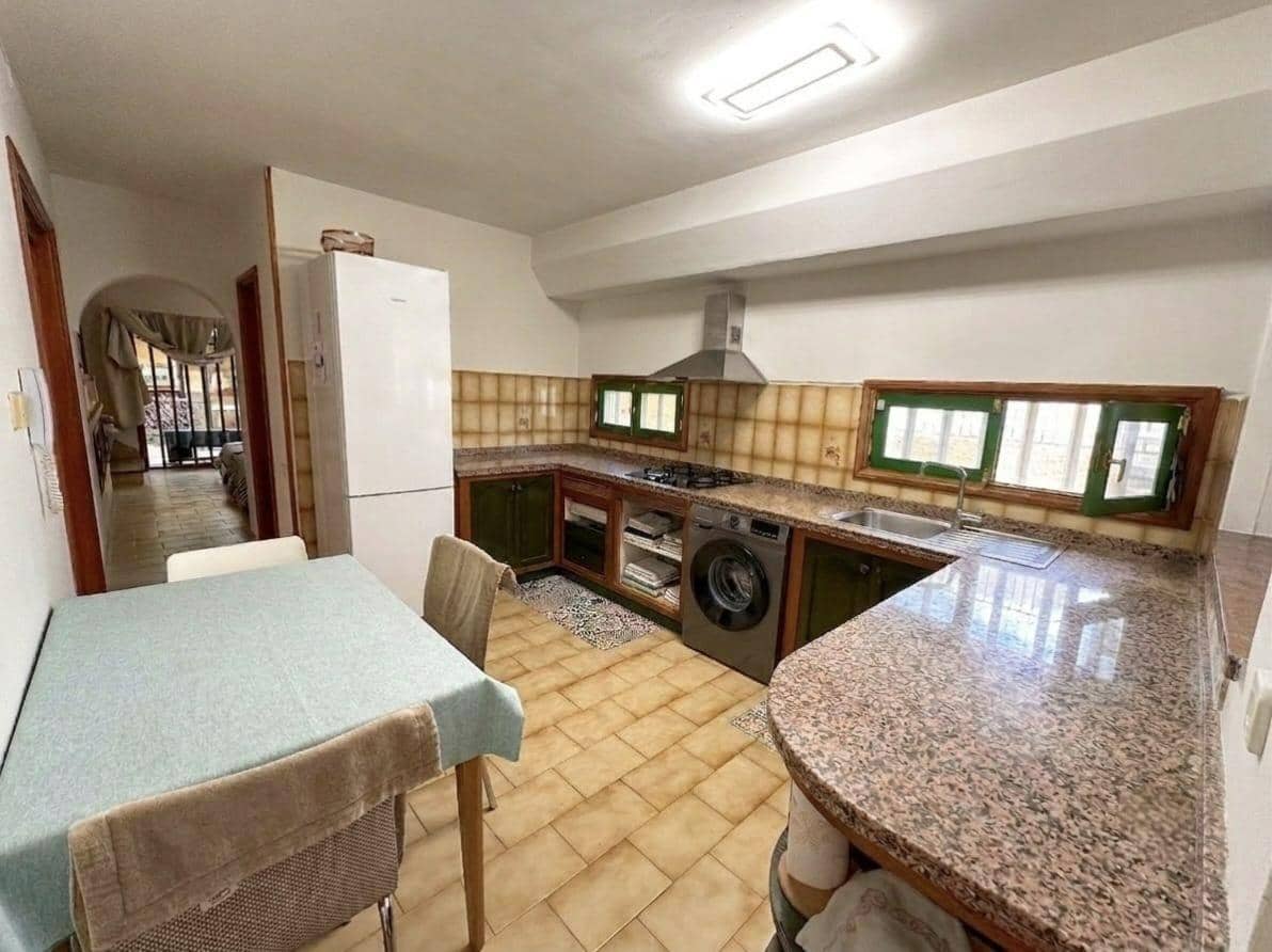 5 makuuhuone Huvila myytävänä paikassa Santa Brigida mukana 
autotalli - 520 000 € (Ref: 10032118)
