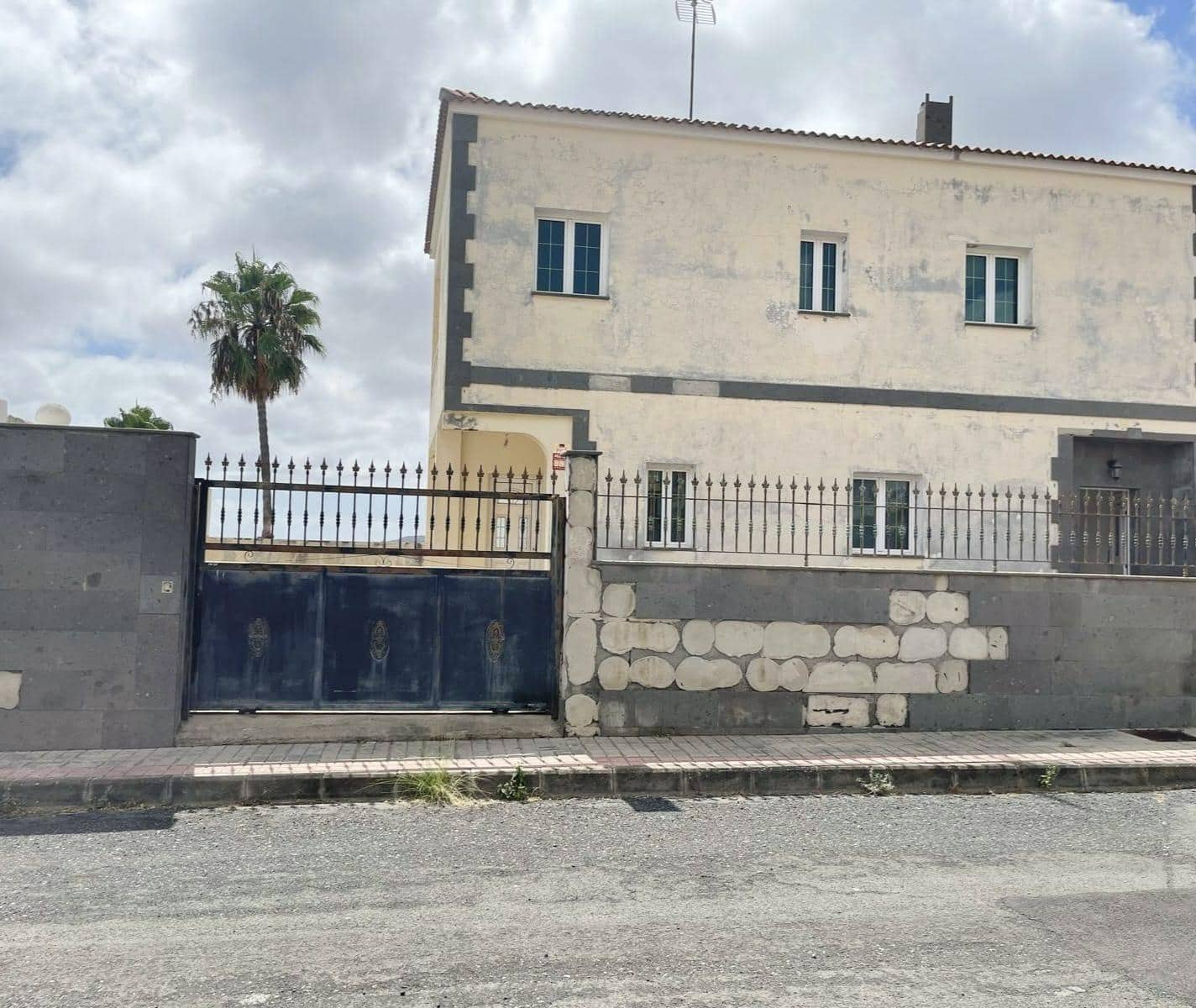 3 soveværelse Lejlighed til salg i Las Palmas de Gran Canaria med garage - € 320.000 (Ref: 10049383)