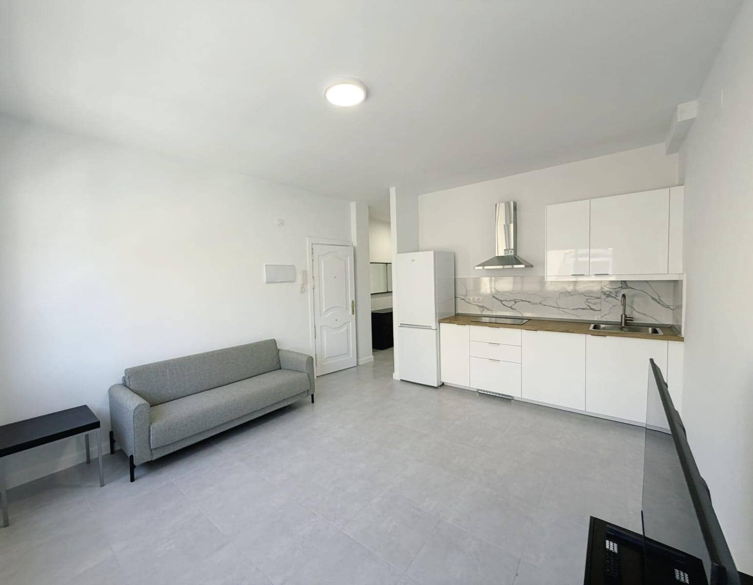 2 slaapkamer Flat te huur in Ingenio - € 900 (Ref: 10055411)