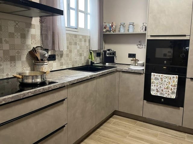 4 chambre Appartement à vendre à Moya - 220 000 € (Ref: 10068003)