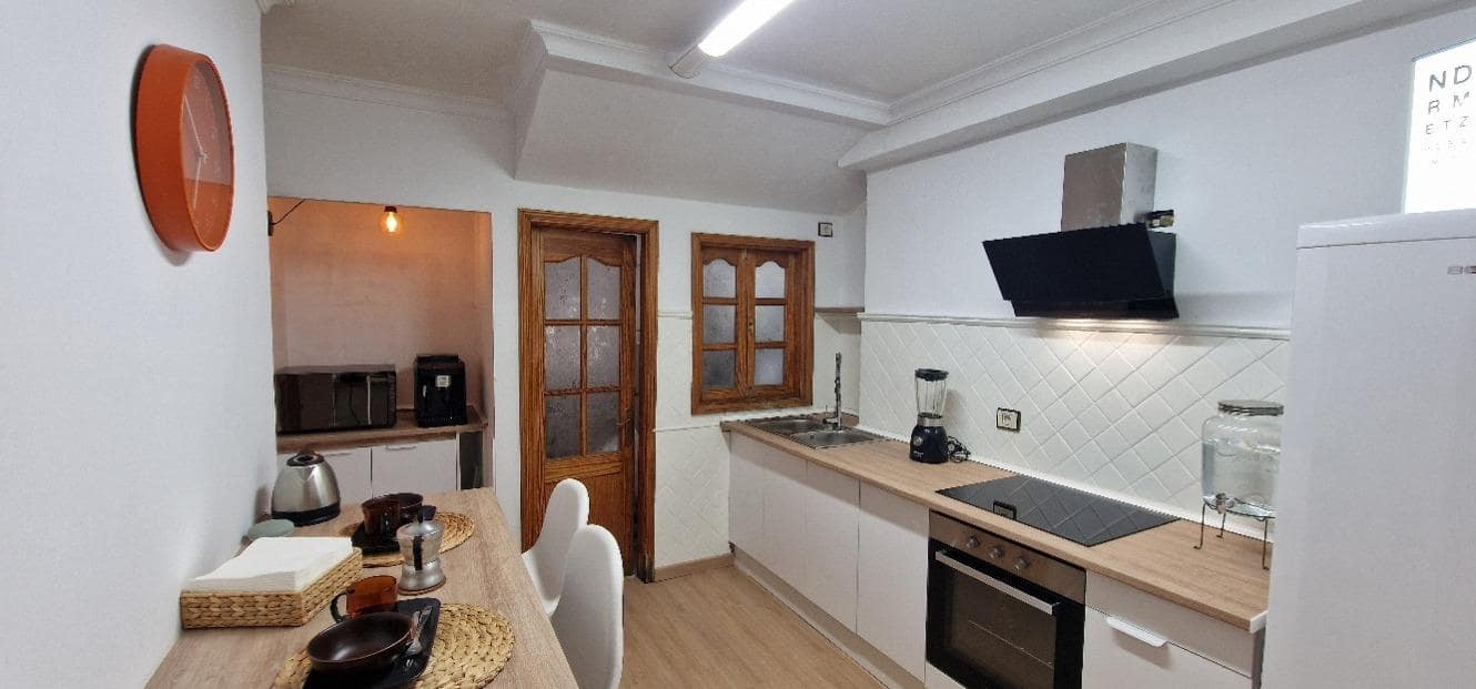 2 bedroom Flat for sale in Las Palmas de Gran Canaria - € 410,000 (Ref: 10086257)
