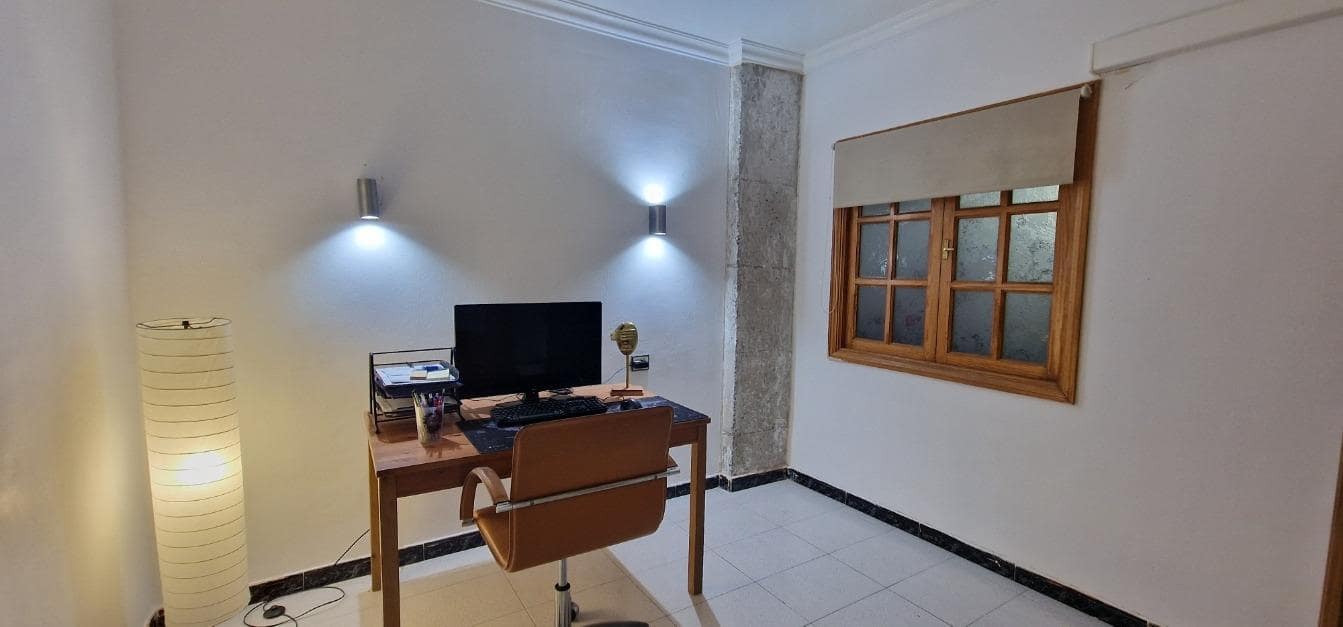 2 bedroom Flat for sale in Las Palmas de Gran Canaria - € 410,000 (Ref: 10086257)