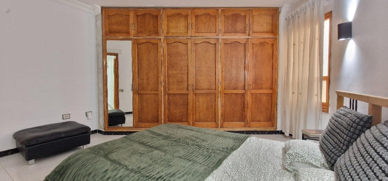 2 bedroom Flat for sale in Las Palmas de Gran Canaria - € 410,000 (Ref: 10086257)