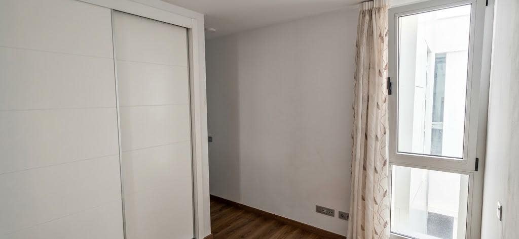 3 bedroom Flat for rent in Las Palmas de Gran Canaria with garage - € 1,500 (Ref: 10115944)