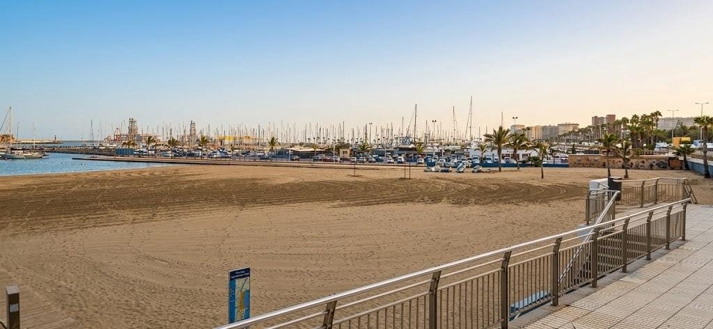 3 bedroom Flat for rent in Las Palmas de Gran Canaria with garage - € 1,500 (Ref: 10115944)