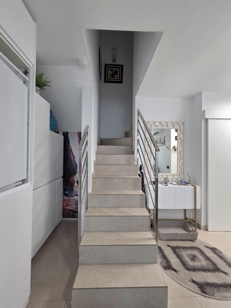 Penthouse de 2 chambres à louer à Las Palmas de Gran Canaria avec garage - 1 750 € (Ref: 10158003)