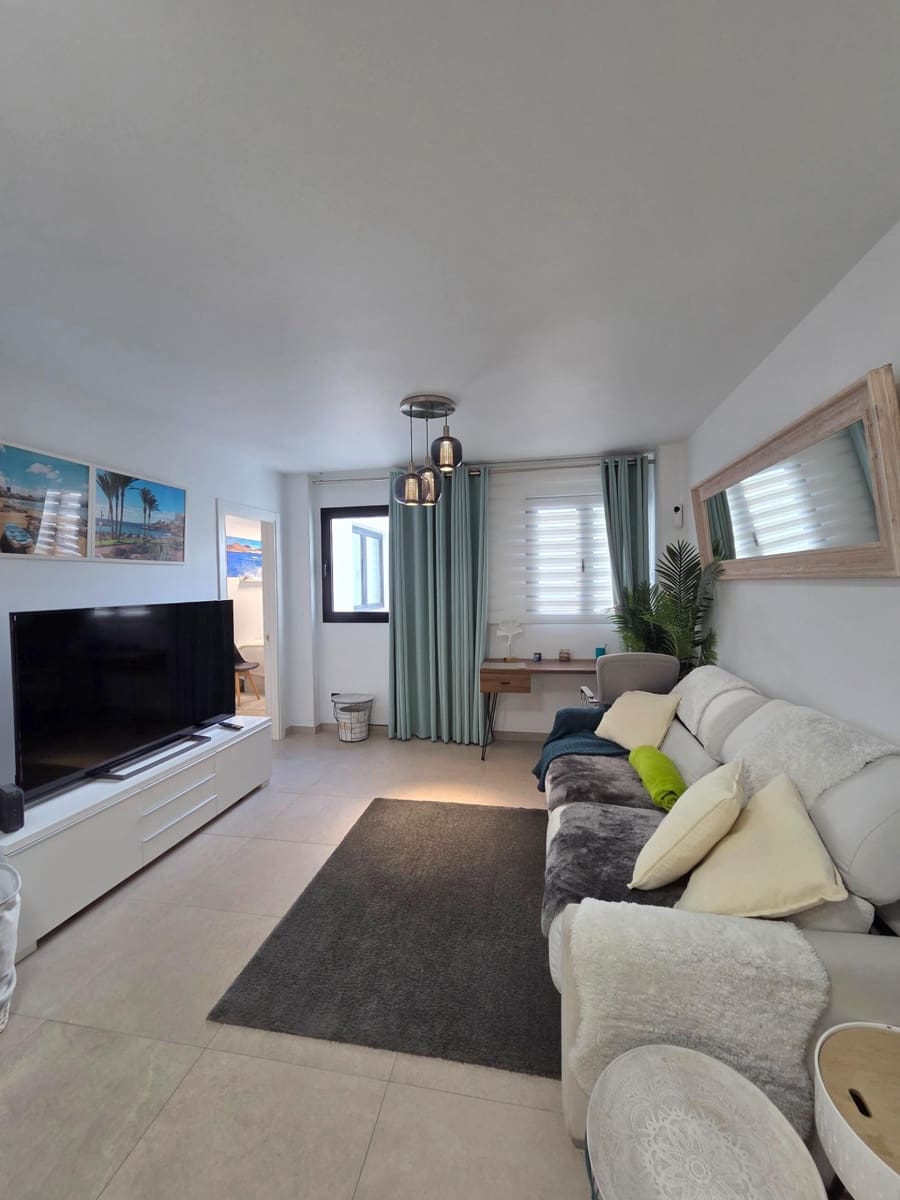 Penthouse de 2 chambres à louer à Las Palmas de Gran Canaria avec garage - 1 750 € (Ref: 10158003)