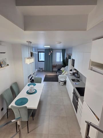 Penthouse de 2 chambres à louer à Santa Catalina - Canteras, Las Palmas de Gran Canaria avec garage - 1 750 € (Ref: 10158003)