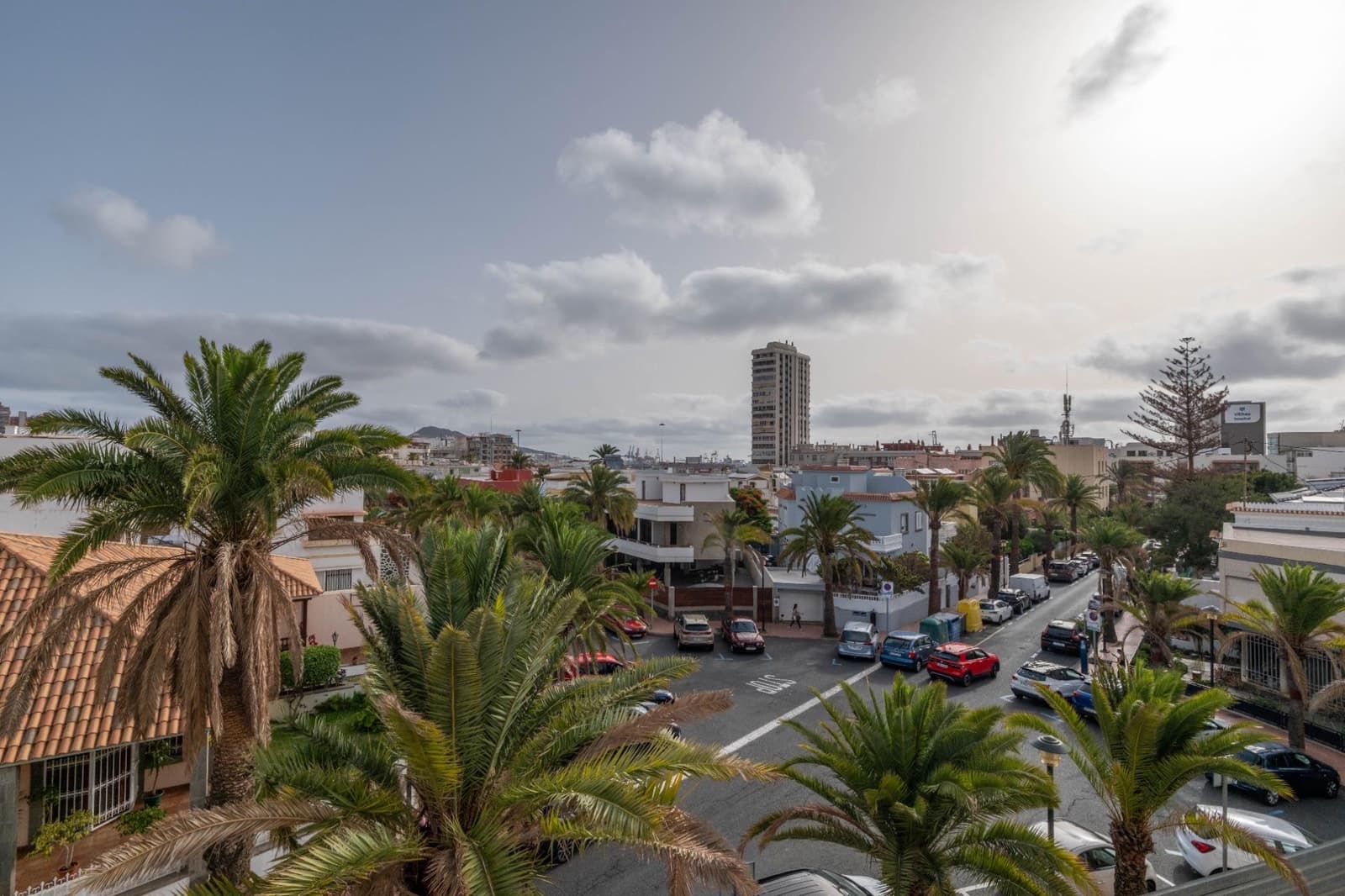 15 soverom Villa til salgs i Las Palmas de Gran Canaria med svømmebasseng garasje - € 1 191 000 (Ref: 8547921)