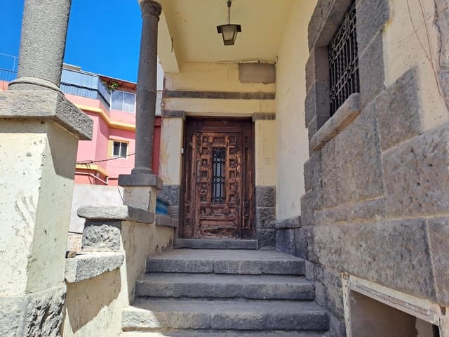 15 soverom Villa til salgs i Ciudad Jardín, Las Palmas de Gran Canaria med svømmebasseng garasje - € 1 191 000 (Ref: 8547921)