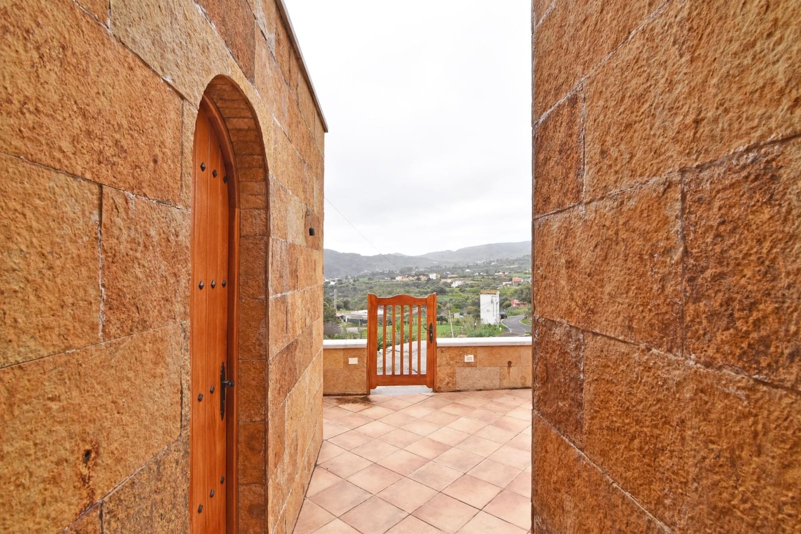 2 bedroom Finca/Country House for sale in Santa Brigida - € 200,000 (Ref: 8547948)