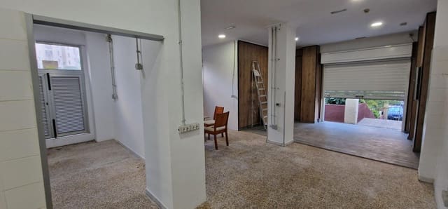 Local Commercial de 5 chambres à louer à Miller, Las Palmas de Gran Canaria - 1 200 € (Ref: 8668475)