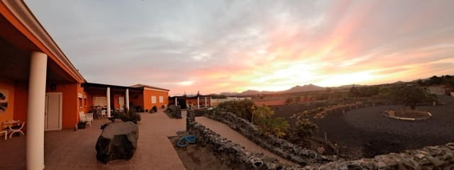 4 soveværelse Villa til salg i Tuineje med swimmingpool garage - € 540.000 (Ref: 8825315)