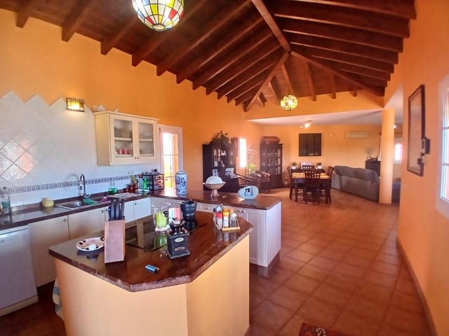 4 soveværelse Villa til salg i Tuineje med swimmingpool garage - € 540.000 (Ref: 8825315)