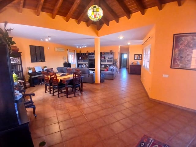 4 soveværelse Villa til salg i Tuineje med swimmingpool garage - € 540.000 (Ref: 8825315)