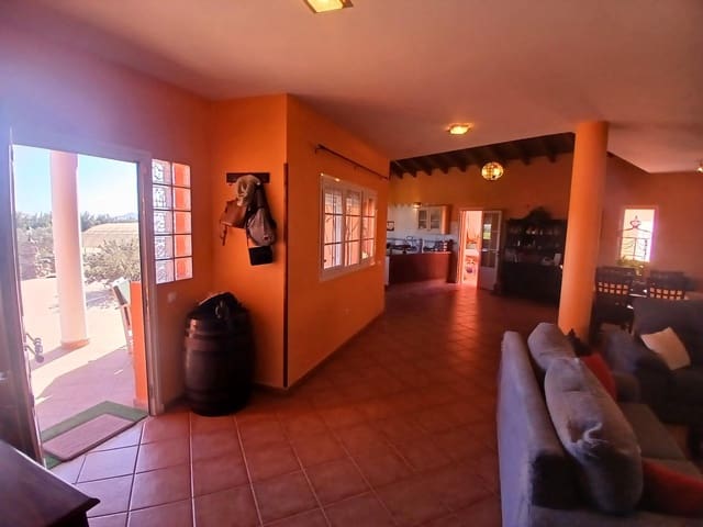 4 soveværelse Villa til salg i Tuineje med swimmingpool garage - € 540.000 (Ref: 8825315)