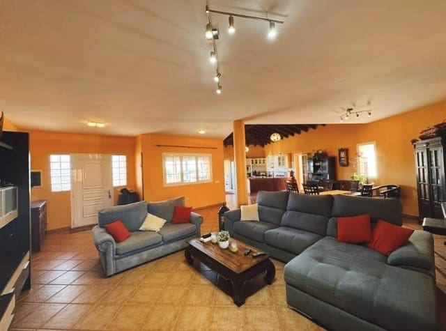 4 quarto Moradia para venda em Tuineje com piscina garagem - 520 000 € (Ref: 8825315)