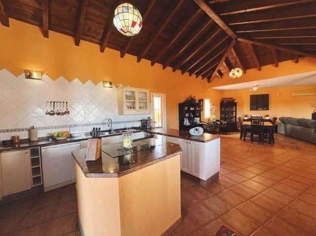 4 quarto Moradia para venda em Tuineje com piscina garagem - 520 000 € (Ref: 8825315)