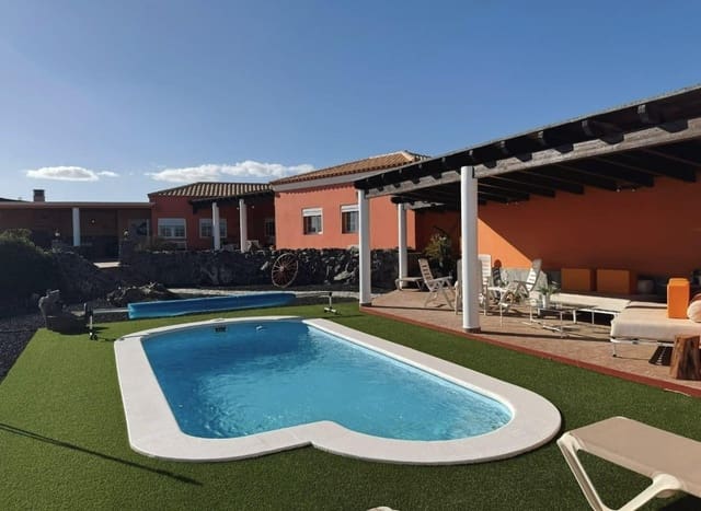 4 quarto Moradia para venda em Tuineje com piscina garagem - 520 000 € (Ref: 8825315)
