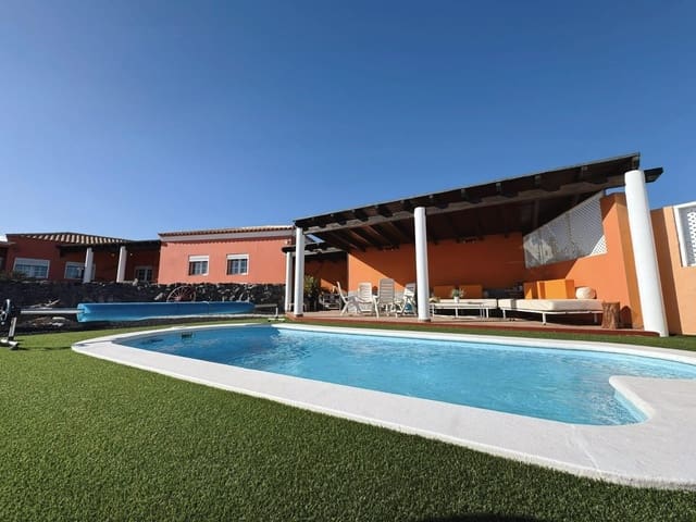 4 quarto Moradia para venda em Tuineje com piscina garagem - 520 000 € (Ref: 8825315)