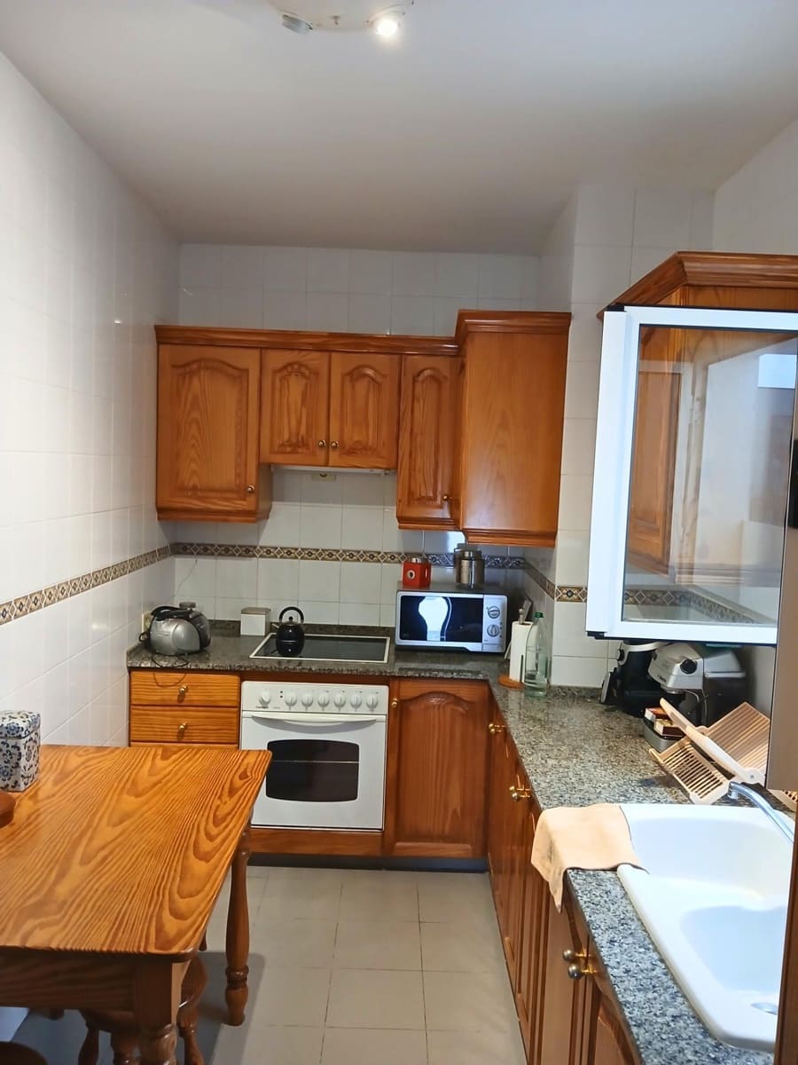 2 soveværelse Byhus til salg i Almatriche med garage - € 335.000 (Ref: 8843368)