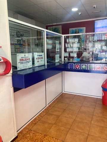 Commercieel te koop in Guanarteme, Las Palmas de Gran Canaria - € 350.000 (Ref: 8869697)