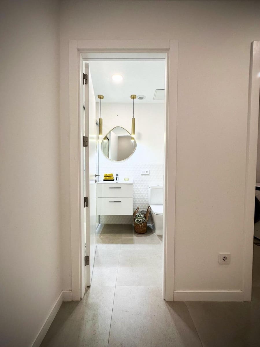 Studio for sale in Las Palmas de Gran Canaria - € 250,000 (Ref: 9029581)