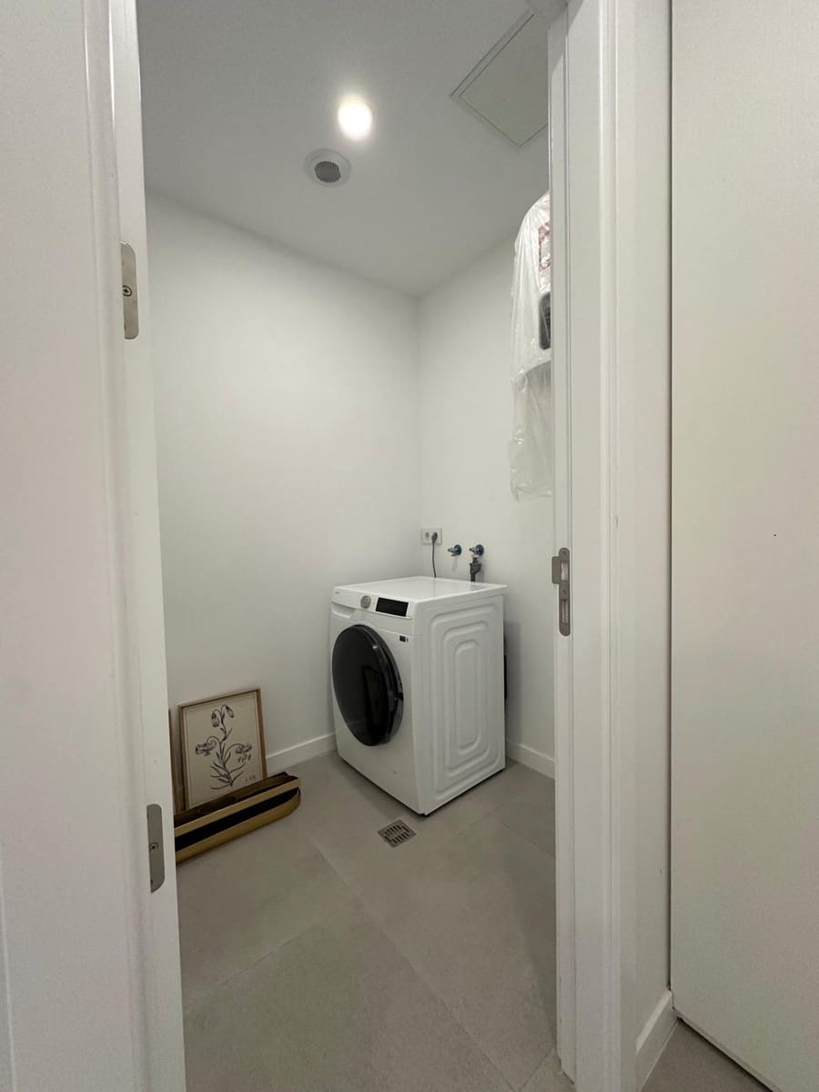 Studio for sale in Las Palmas de Gran Canaria - € 250,000 (Ref: 9029581)