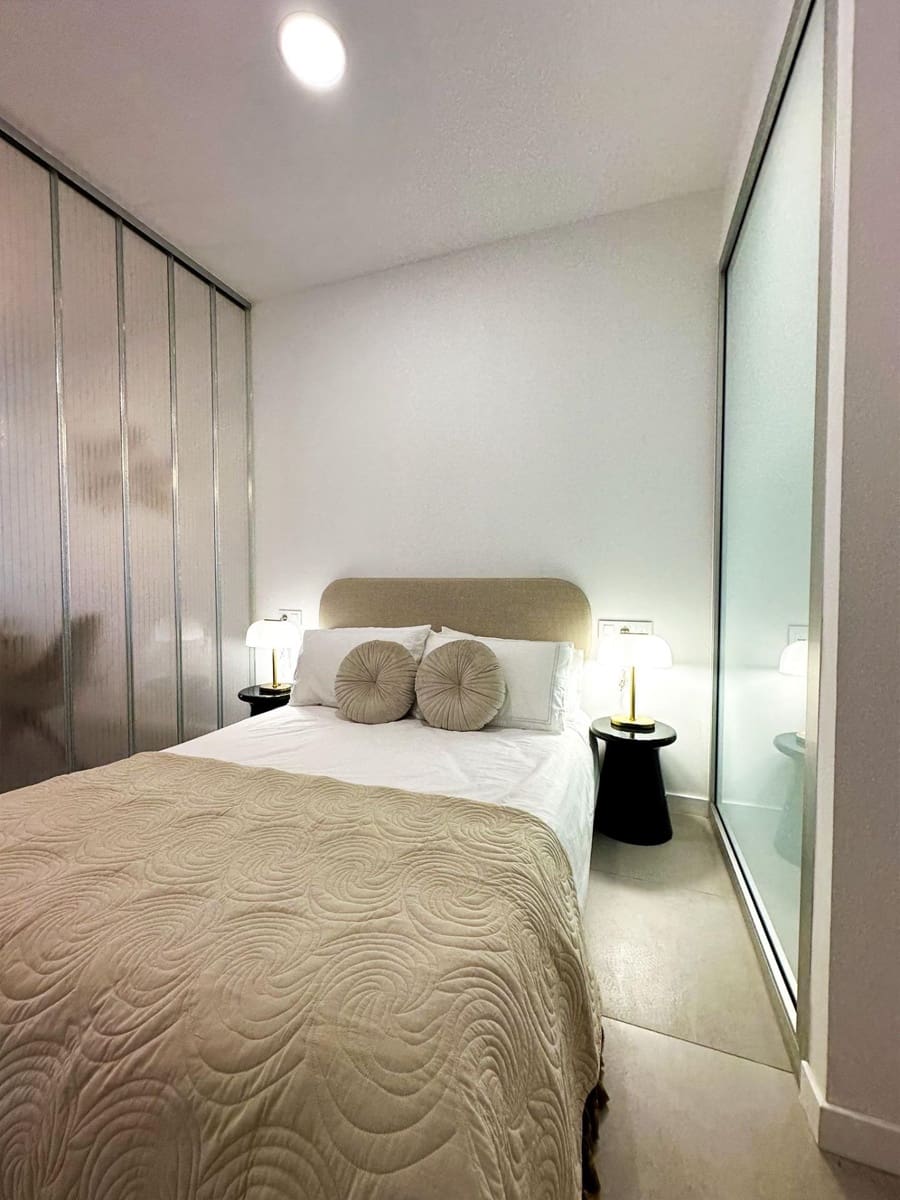 Studio for sale in Las Palmas de Gran Canaria - € 250,000 (Ref: 9029581)