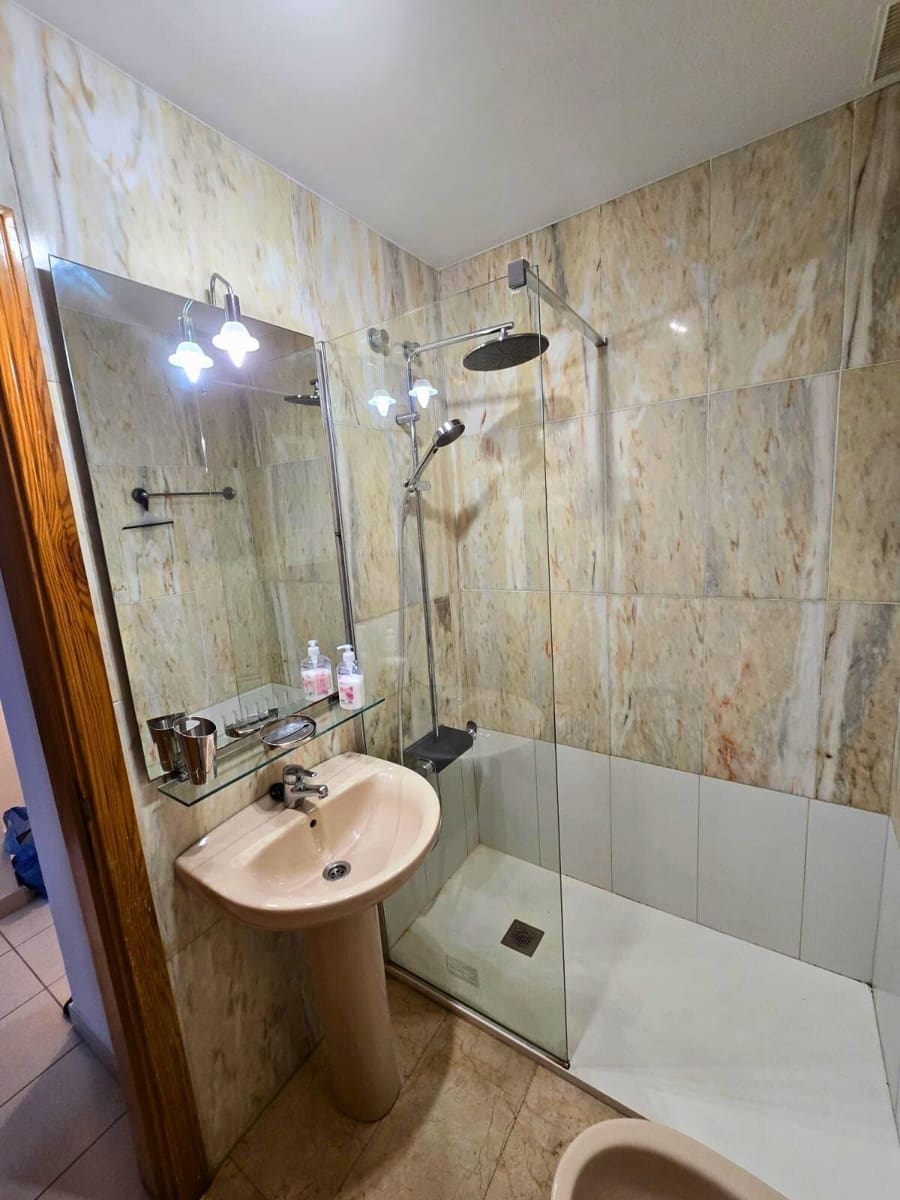 2 bedroom Flat for sale in Las Palmas de Gran Canaria with garage - € 369,900 (Ref: 9169566)
