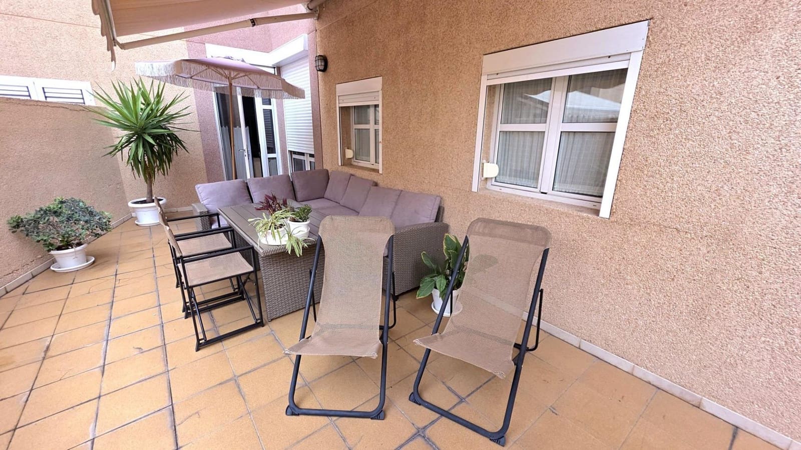 2 bedroom Flat for sale in Las Palmas de Gran Canaria with garage - € 369,900 (Ref: 9169566)