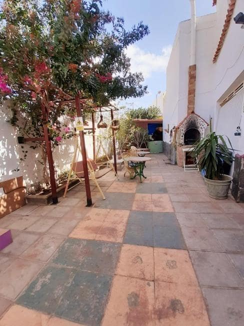 8 chambre Villa/Maison à vendre à Santa Lucia de Tirajana avec garage - 398 500 € (Ref: 9176484)