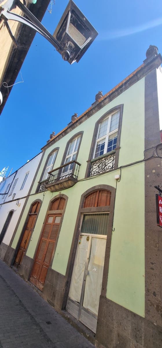 7 bedroom Villa for sale in Arucas with garage - € 550,000 (Ref: 9296922)