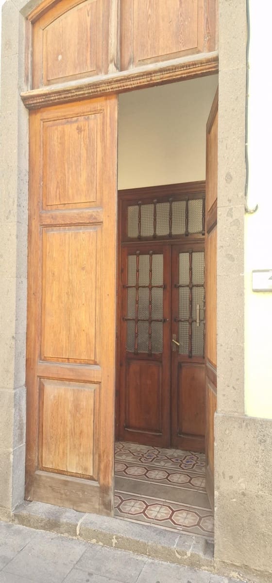 7 bedroom Villa for sale in Arucas with garage - € 550,000 (Ref: 9296922)