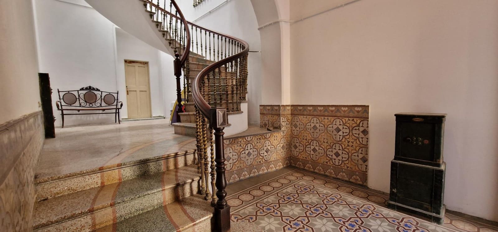 7 bedroom Villa for sale in Arucas with garage - € 550,000 (Ref: 9296922)